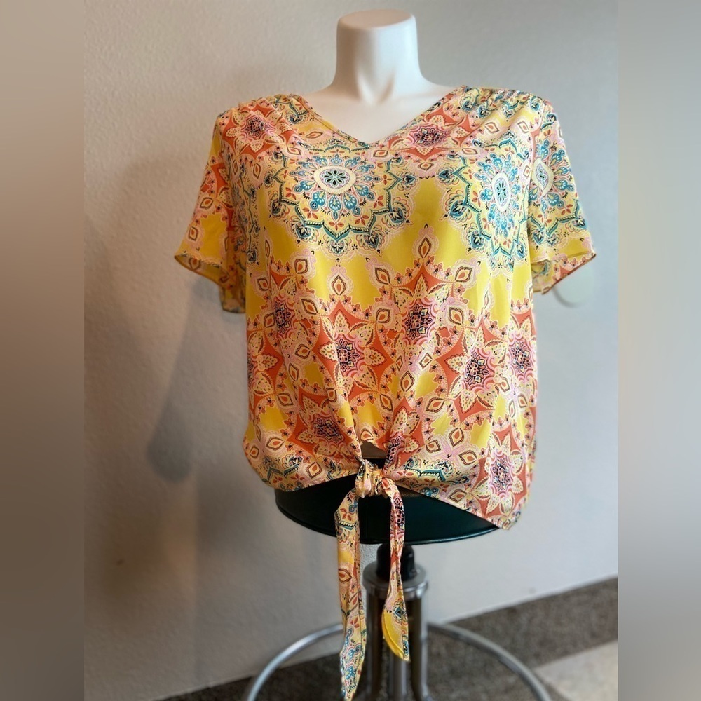 Counterparts~Bright Boho V-Neck Tie Front Top~High-Low~Short Bell Sleeve~Size XL